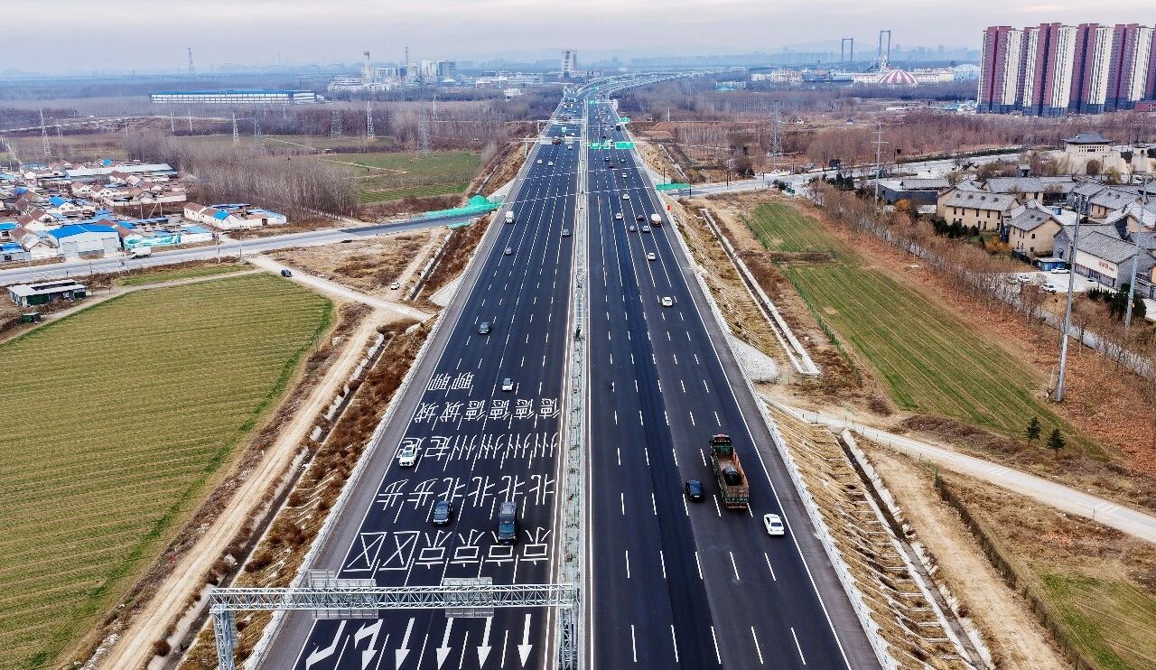 全国首个“六改十二车道”高速公路改扩建项